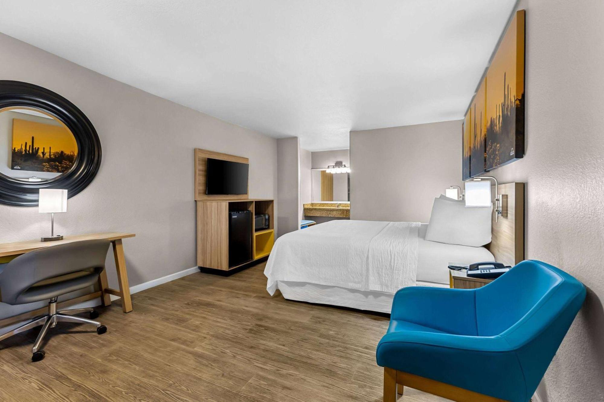 Days Inn By Wyndham Buckeye Exteriör bild
