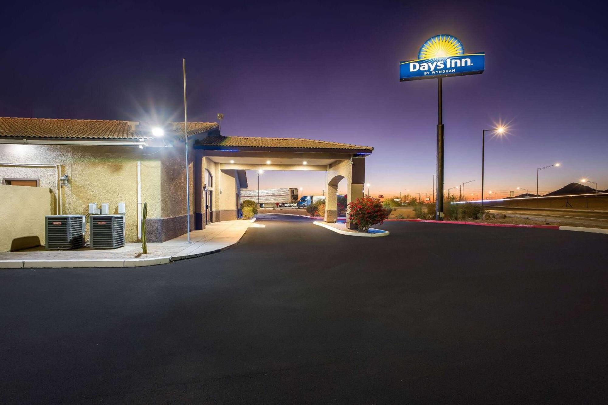 Days Inn By Wyndham Buckeye Exteriör bild