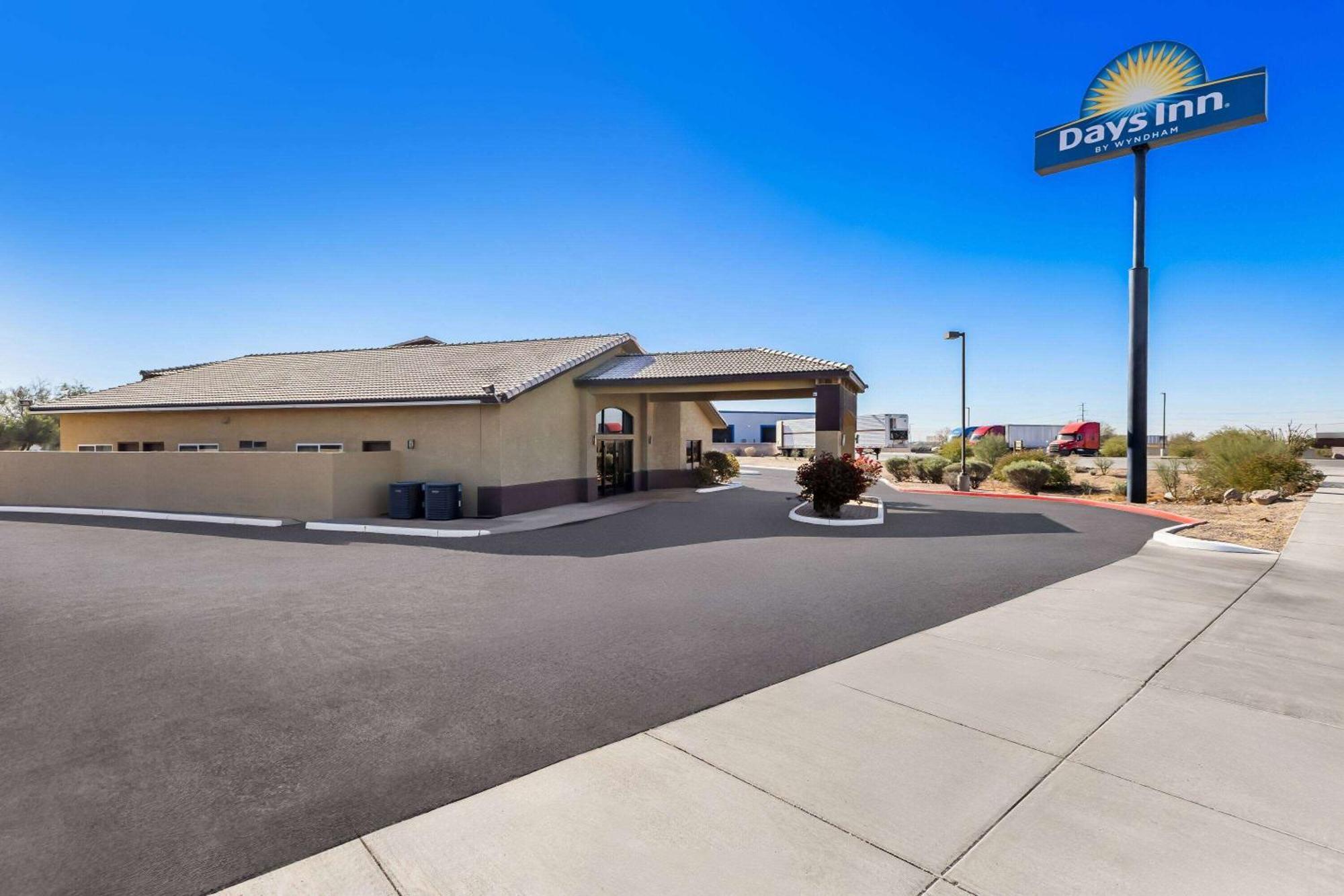 Days Inn By Wyndham Buckeye Exteriör bild