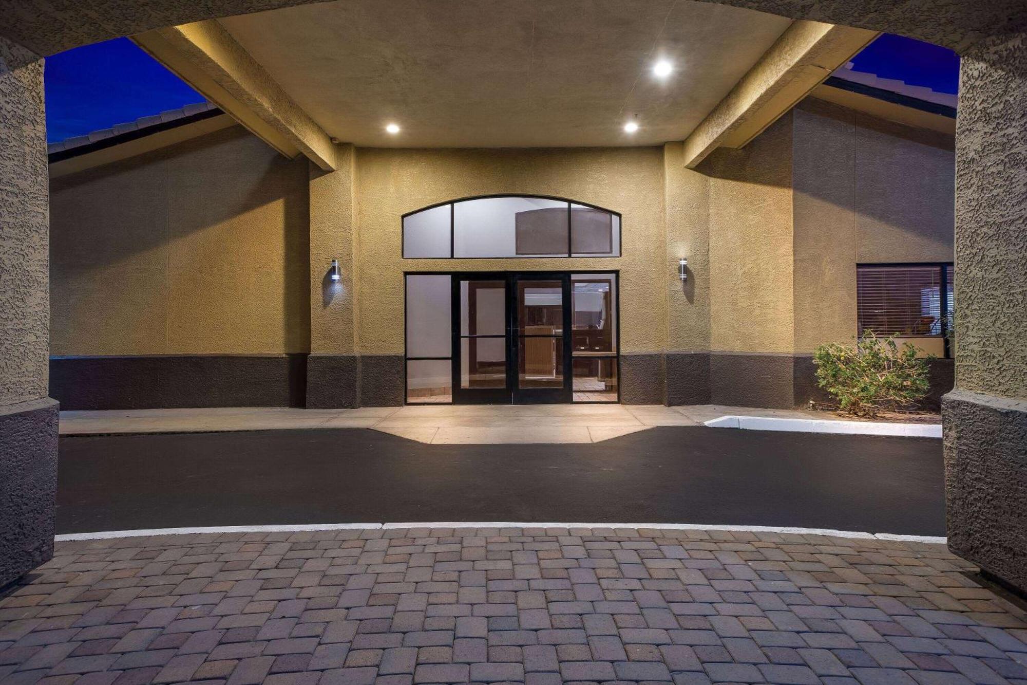 Days Inn By Wyndham Buckeye Exteriör bild